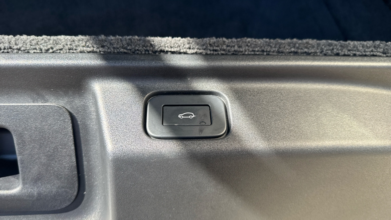 Land Rover Range Rover 3.0 D300 SE 4dr Auto Diesel Estate